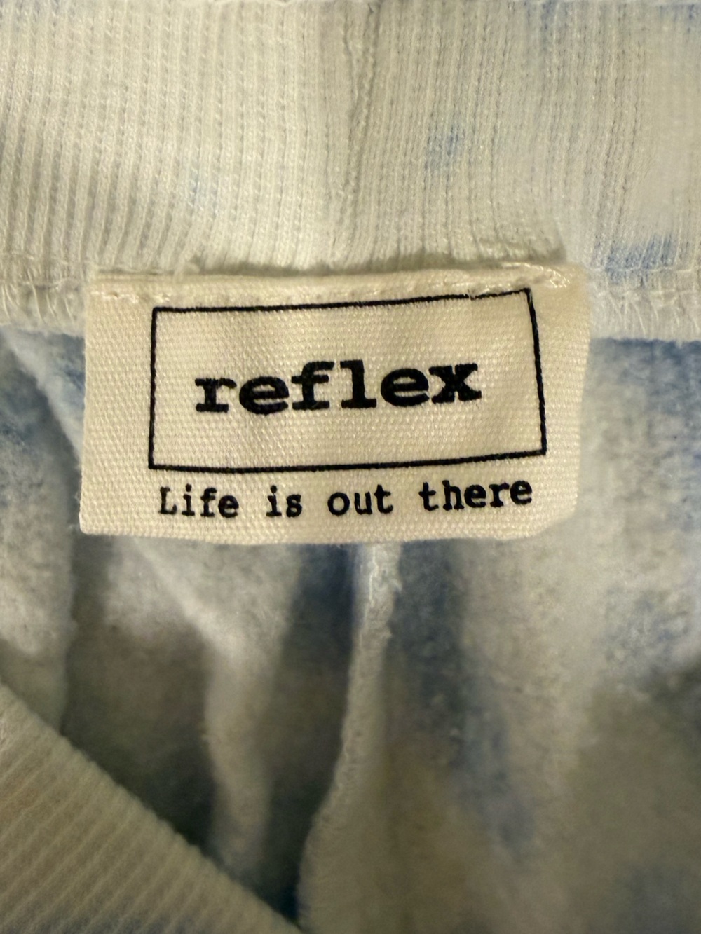 NWT Reflex Super Soft Light Blue and Cream Tie-Dye Knit Shorts - Size Mefium - Picture 2 of 4